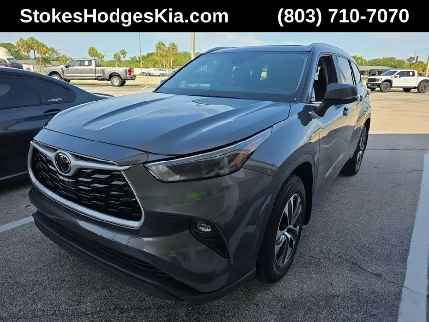 2023 Toyota Highlander XLE photo 1