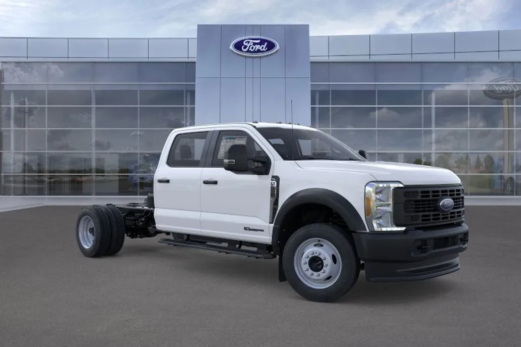 2025 Ford F-550 photo 1