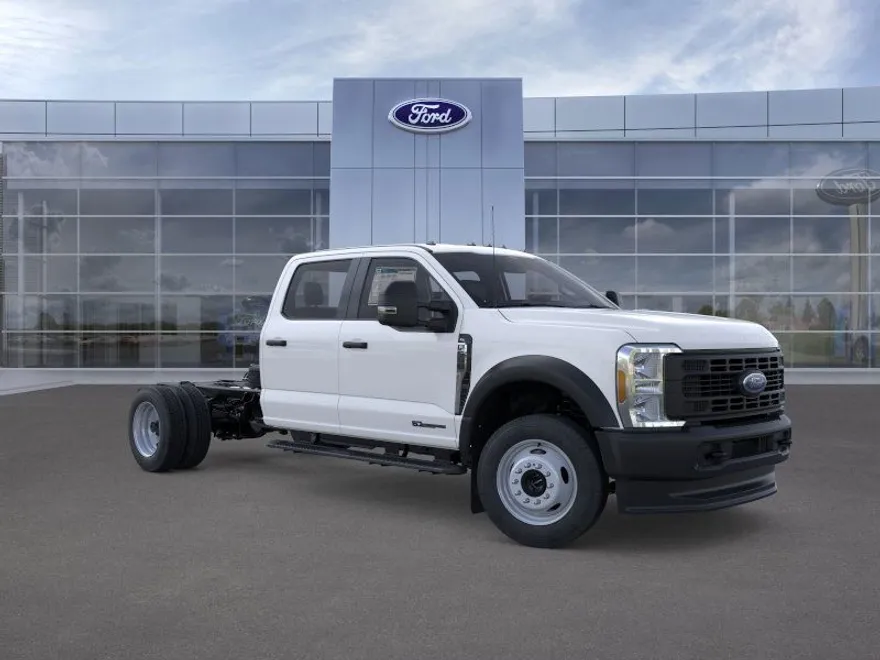 2025 Ford F-550 photo 1