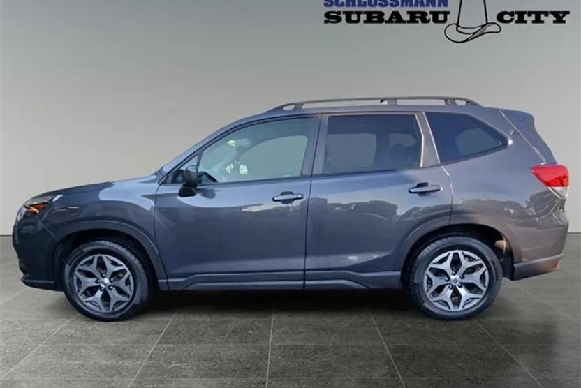 2022 Subaru Forester Premium photo 1