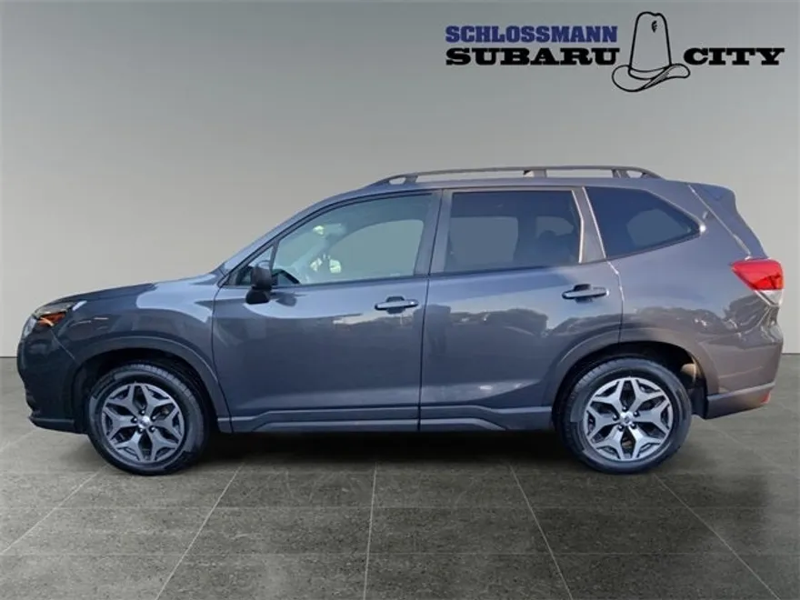 2022 Subaru Forester Premium photo 1
