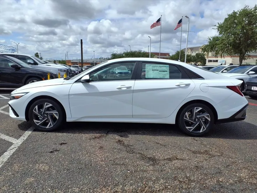 2025 Hyundai Elantra Limited photo 1