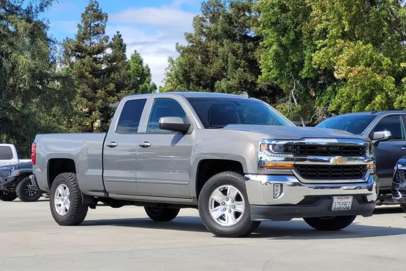 2017 Chevrolet Silverado 1500 photo 1