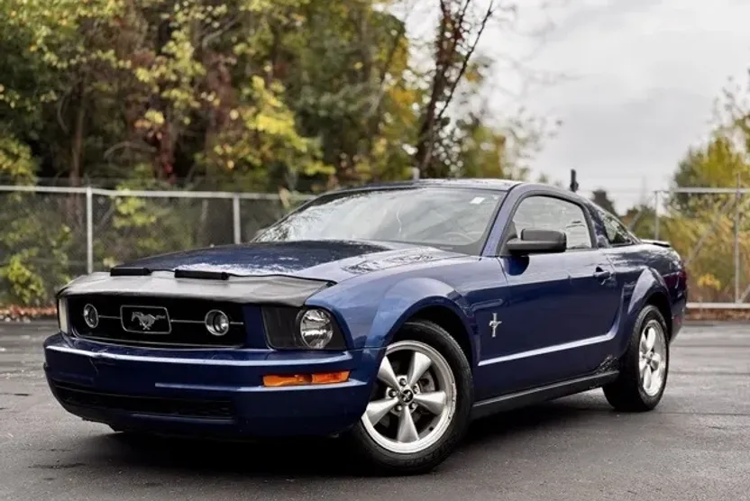 2007 Ford Mustang V6 Deluxe photo 1