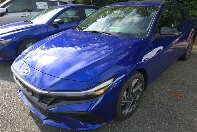 2025 Hyundai Elantra SEL Sport photo 1