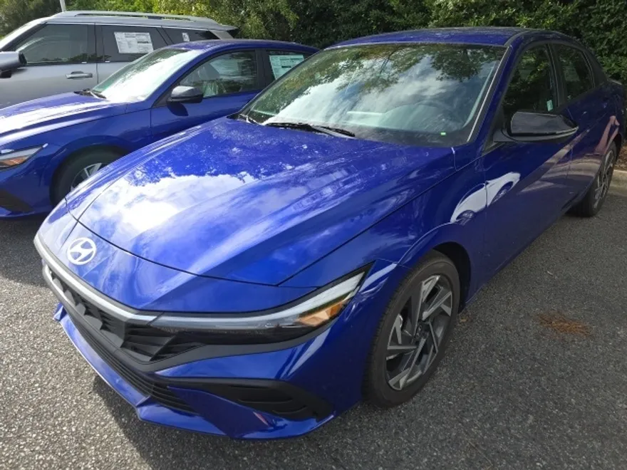 2025 Hyundai Elantra SEL Sport photo 1