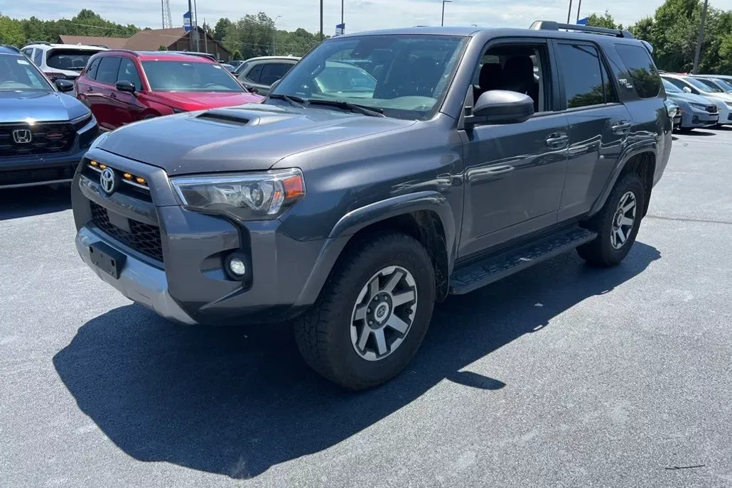 2022 Toyota 4Runner TRD Off-Road photo 1