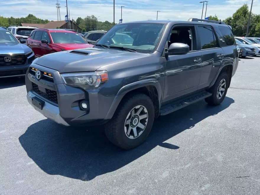 2022 Toyota 4Runner TRD Off-Road photo 1