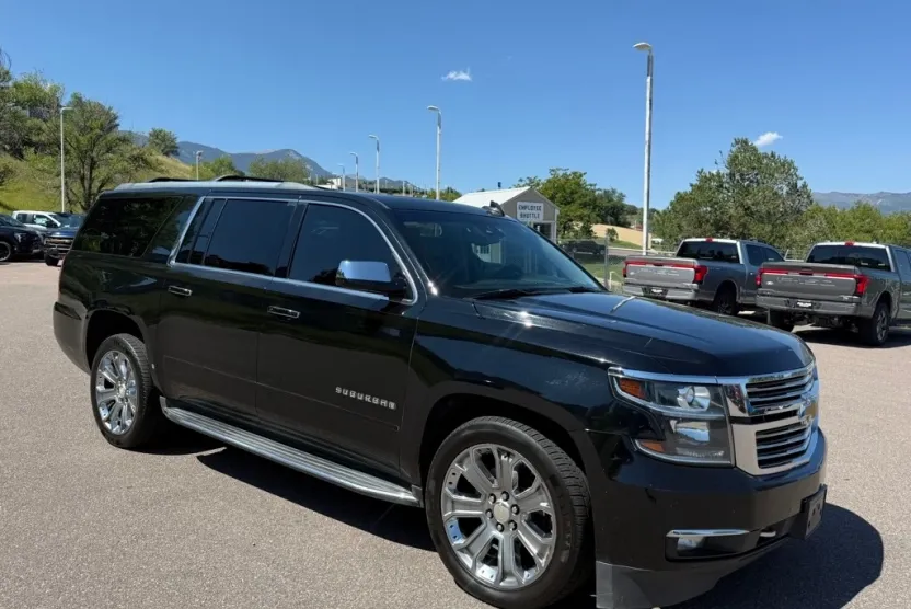 2017 Chevrolet Suburban Premier photo 1