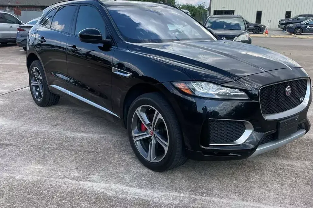 2018 Jaguar F-PACE S photo 1