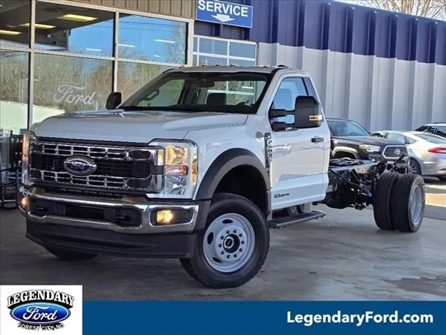2025 Ford F-600 photo 1