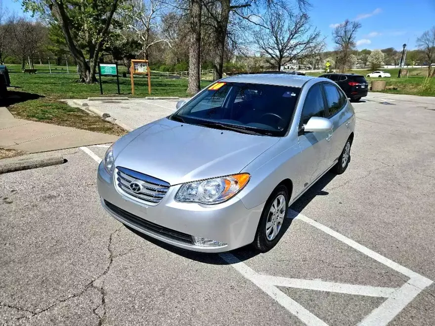 2010 Hyundai Elantra SE photo 1