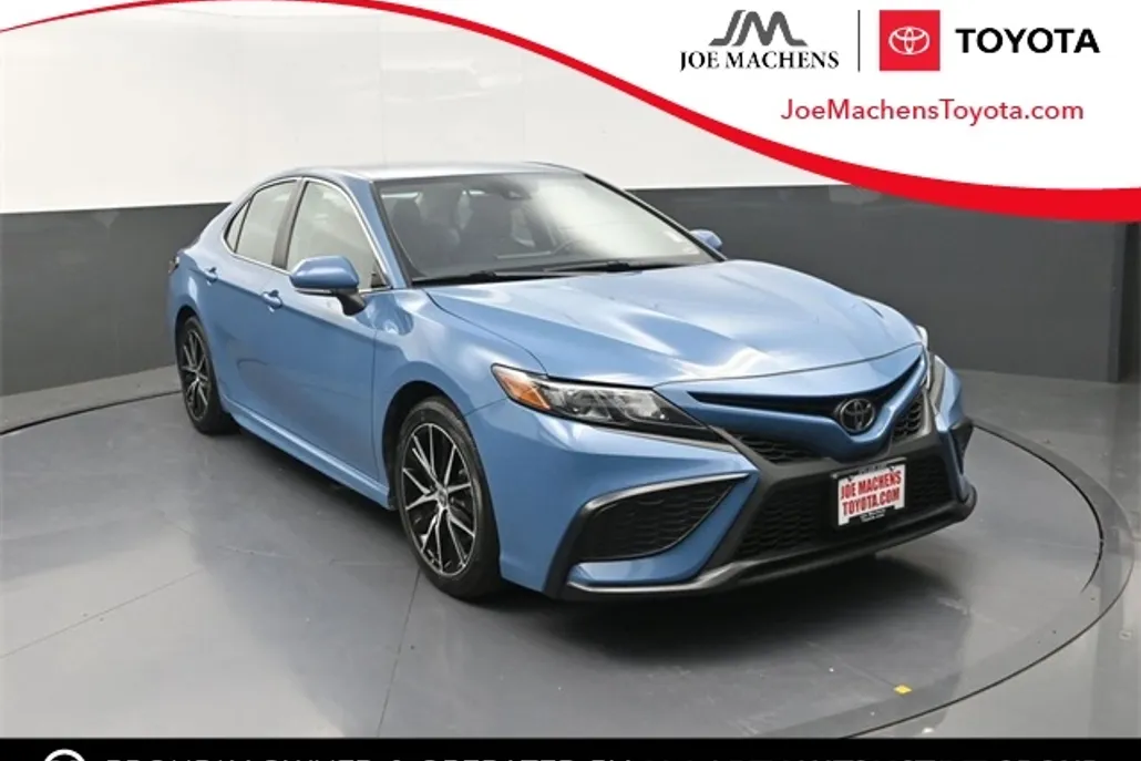 2023 Toyota Camry SE photo 1