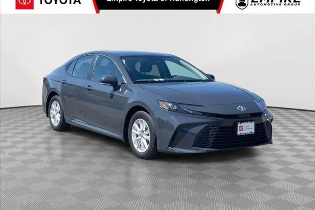 2025 Toyota Camry LE photo 1