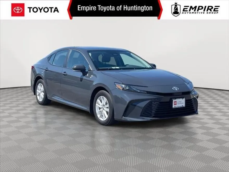 2025 Toyota Camry LE photo 1