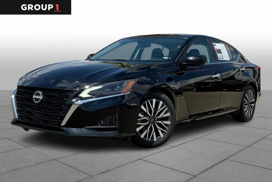 2023 Nissan Altima 2.5 SV photo 1