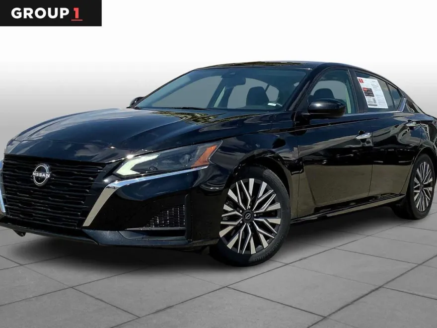 2023 Nissan Altima 2.5 SV photo 1
