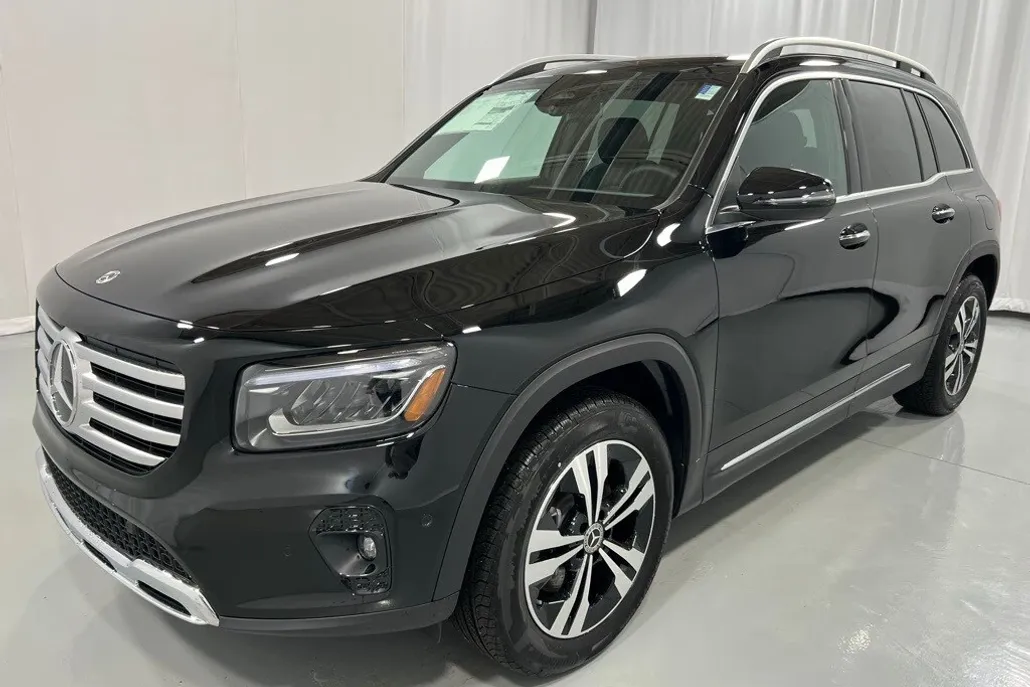 2025 Mercedes Benz GLB 250 4MATIC photo 1