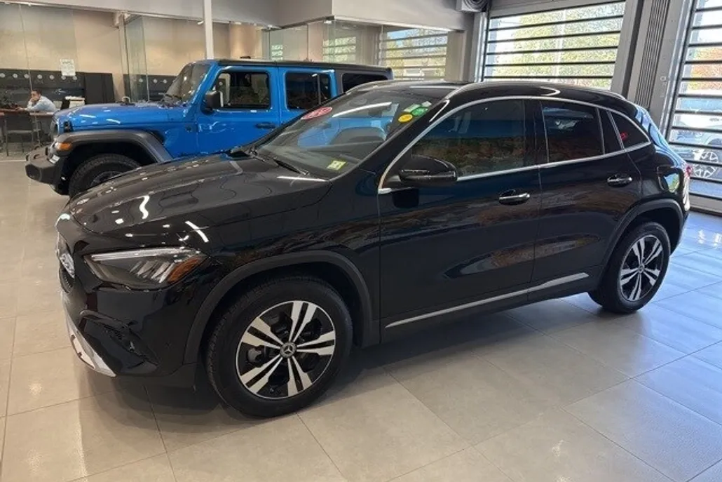 2024 Mercedes Benz GLA 250 photo 1