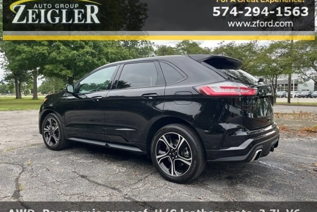 2022 Ford Edge ST photo 1