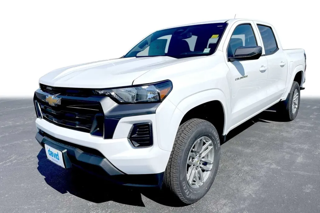 2025 Chevrolet Colorado Work Truck LT photo 1