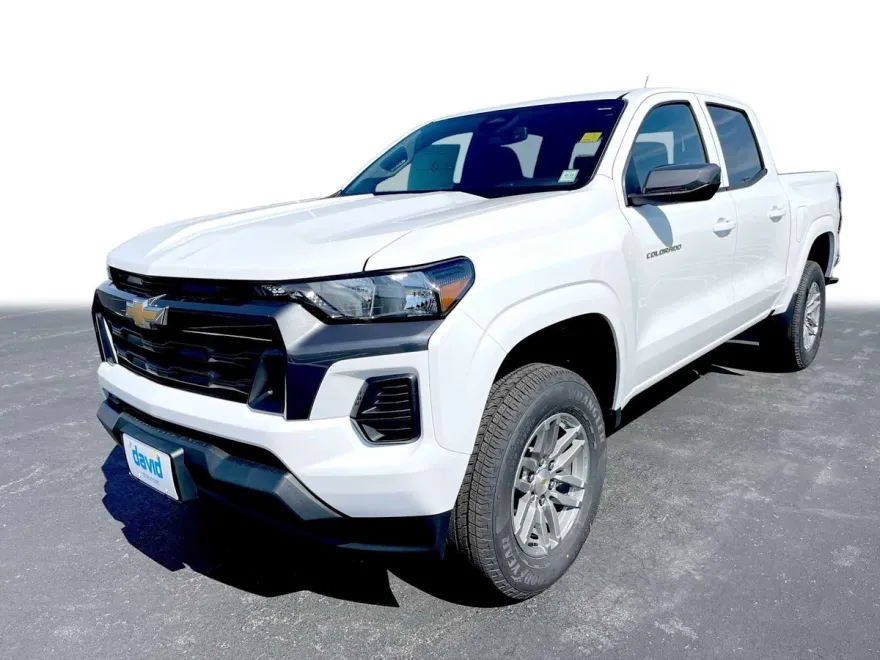 2025 Chevrolet Colorado Work Truck LT photo 1