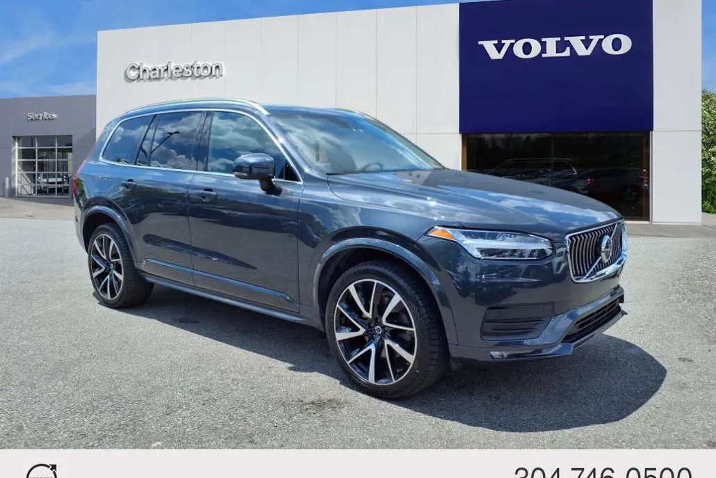2022 Volvo XC90 Momentum photo 1