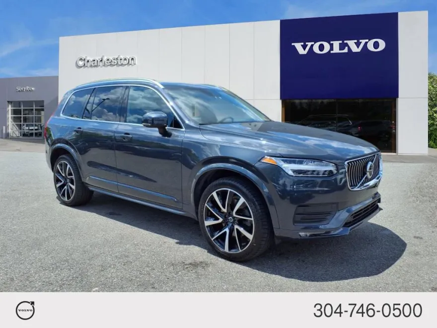 2022 Volvo XC90 Momentum photo 1