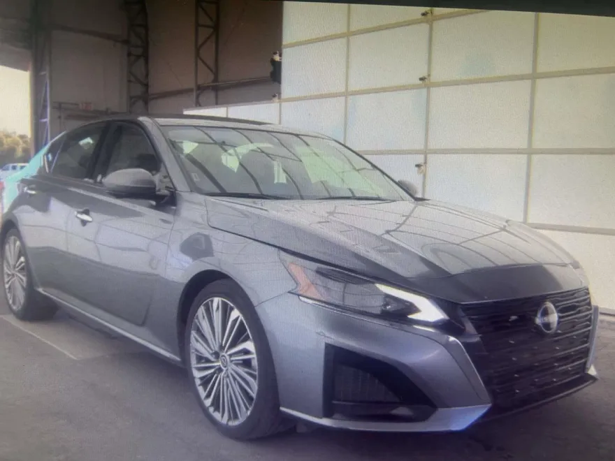2023 Nissan Altima 2.5 SL photo 1