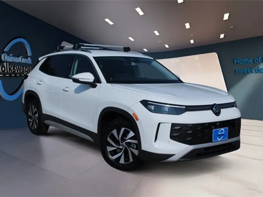 2025 Volkswagen Tiguan S photo 1