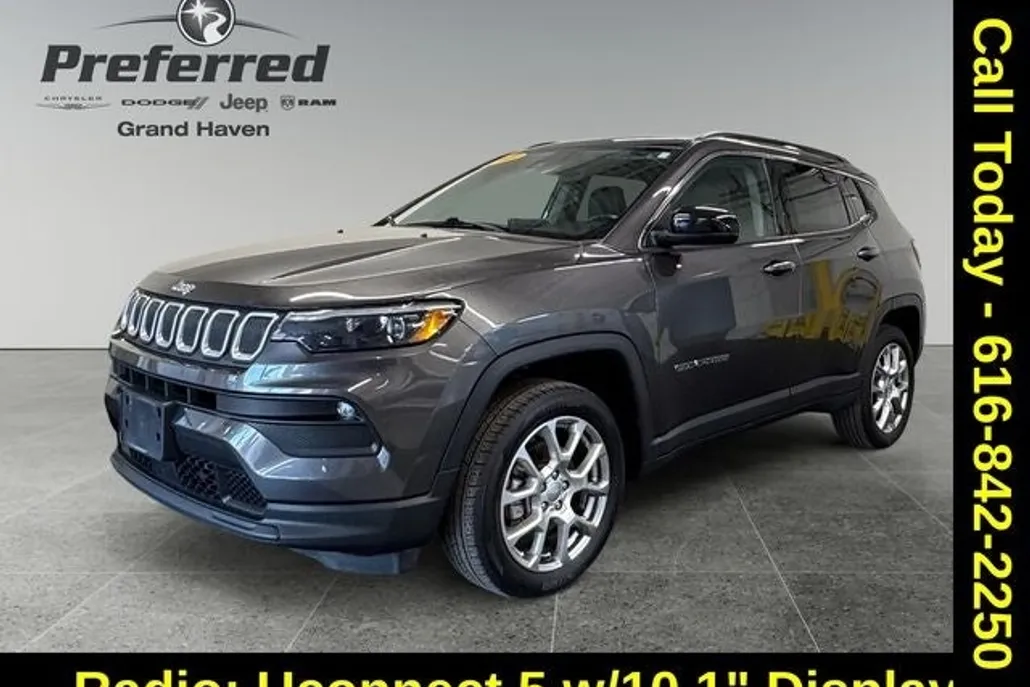 2022 Jeep Compass Latitude Lux photo 1