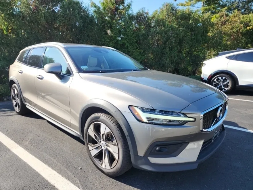 2021 Volvo V60 Cross Country T5 photo 1