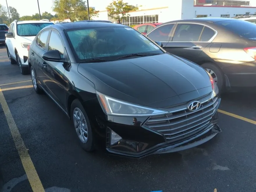 2019 Hyundai Elantra SE photo 1