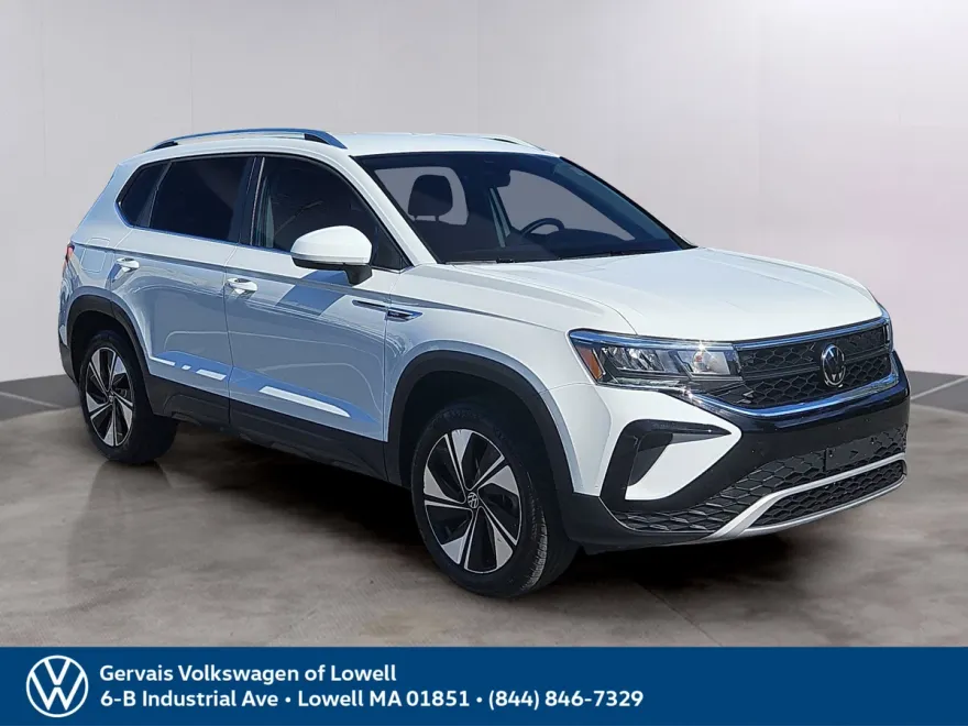 2024 Volkswagen Taos SE photo 1
