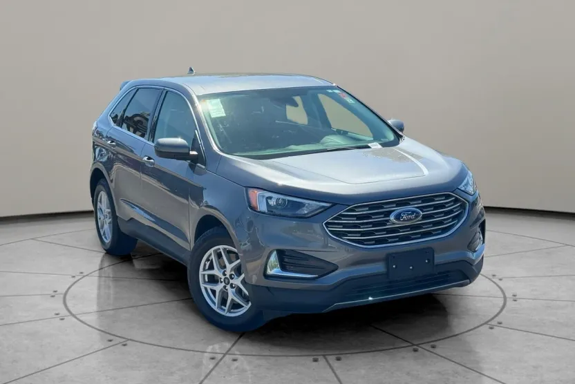 2022 Ford Edge SEL photo 1