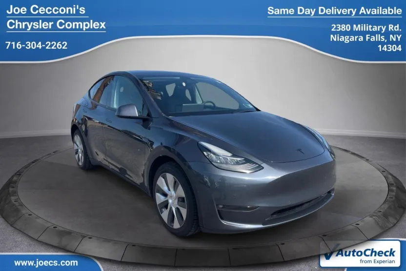 2022 Tesla Model Y Long Range photo 1