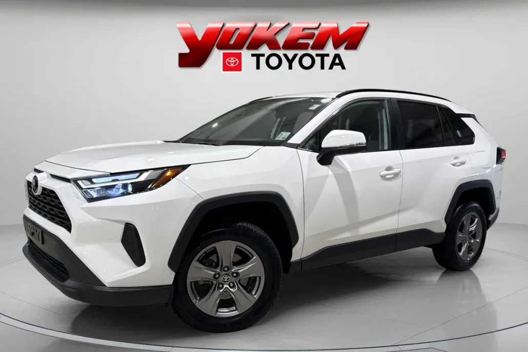 2024 Toyota RAV4 XLE photo 1
