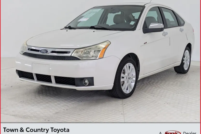 2010 Ford Focus SEL Sedan photo 1