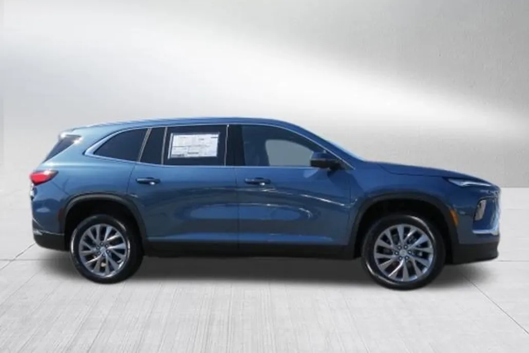 2025 Buick Enclave Preferred photo 1