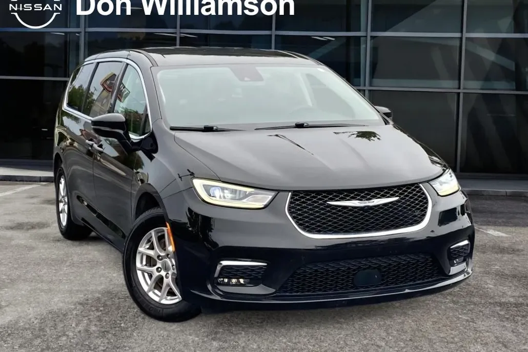 2024 Chrysler Pacifica Touring L photo 1