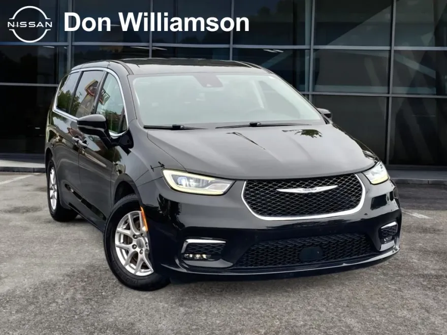 2024 Chrysler Pacifica Touring L photo 1