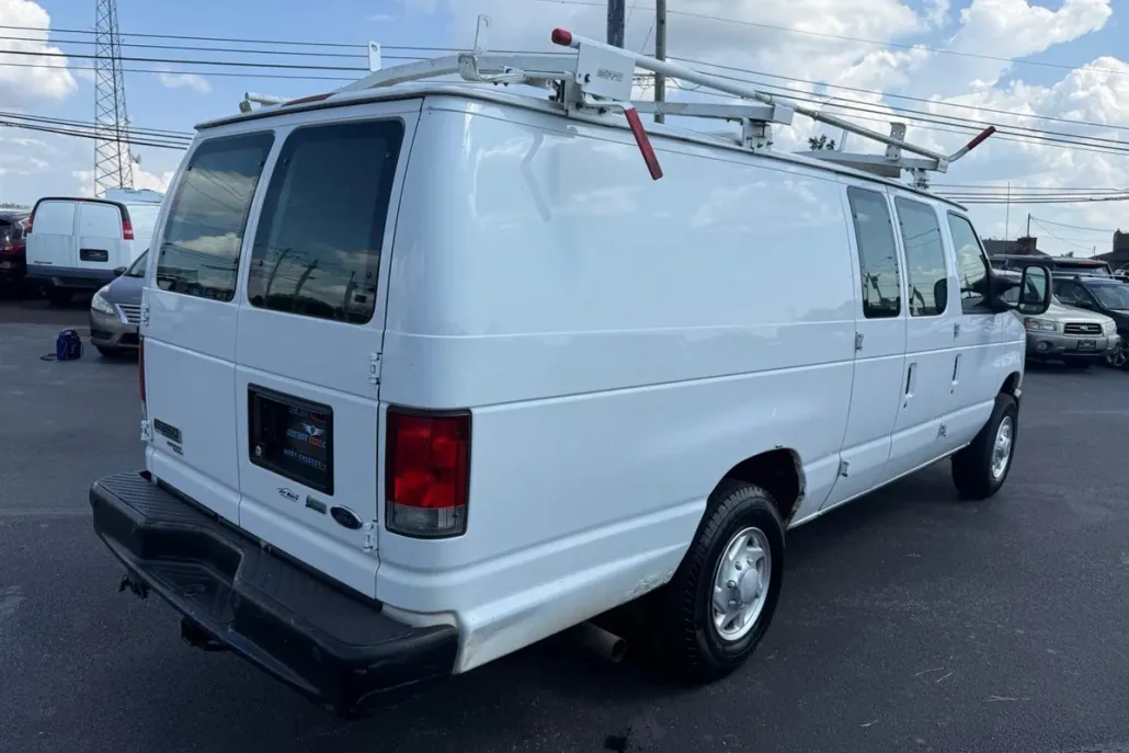 2013 Ford E-350 photo 1