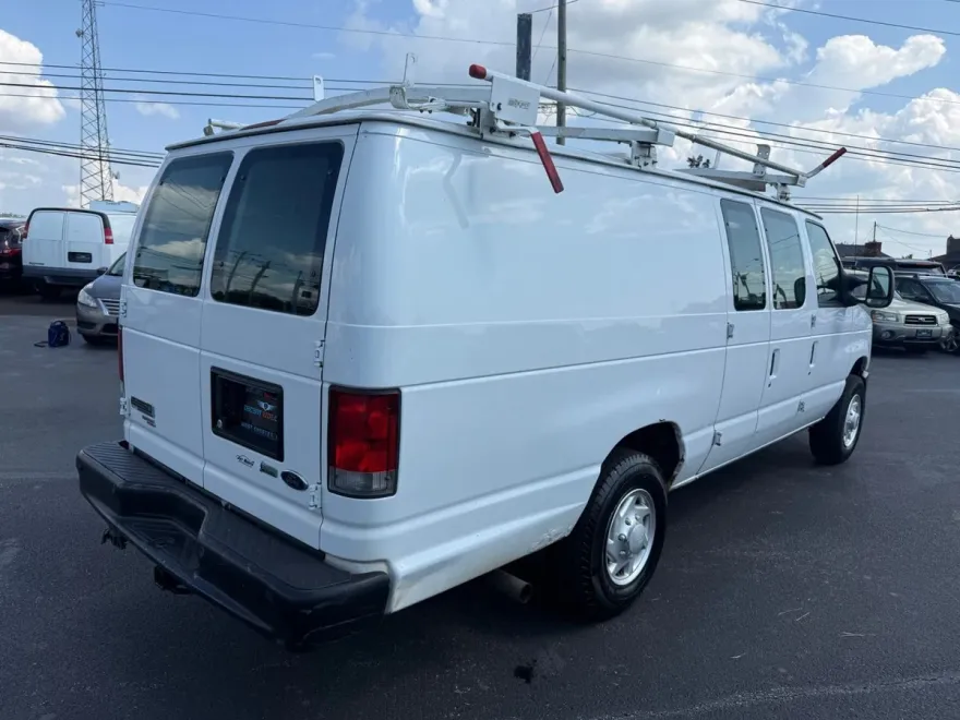 2013 Ford E-350 photo 1