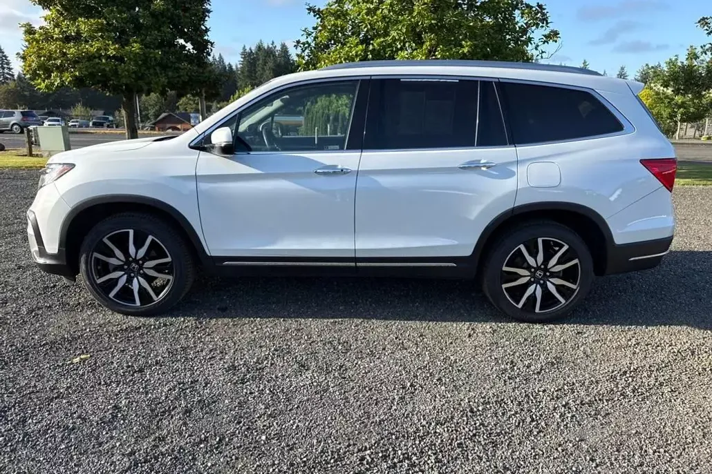 2022 Honda Pilot Touring photo 1