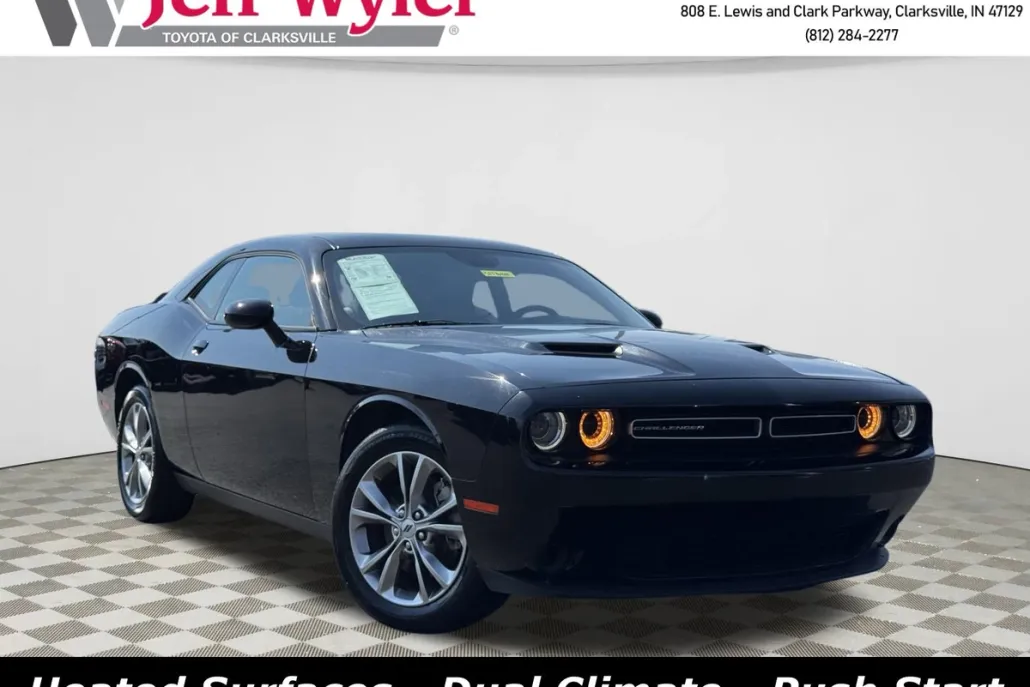 2023 Dodge Challenger SXT photo 1