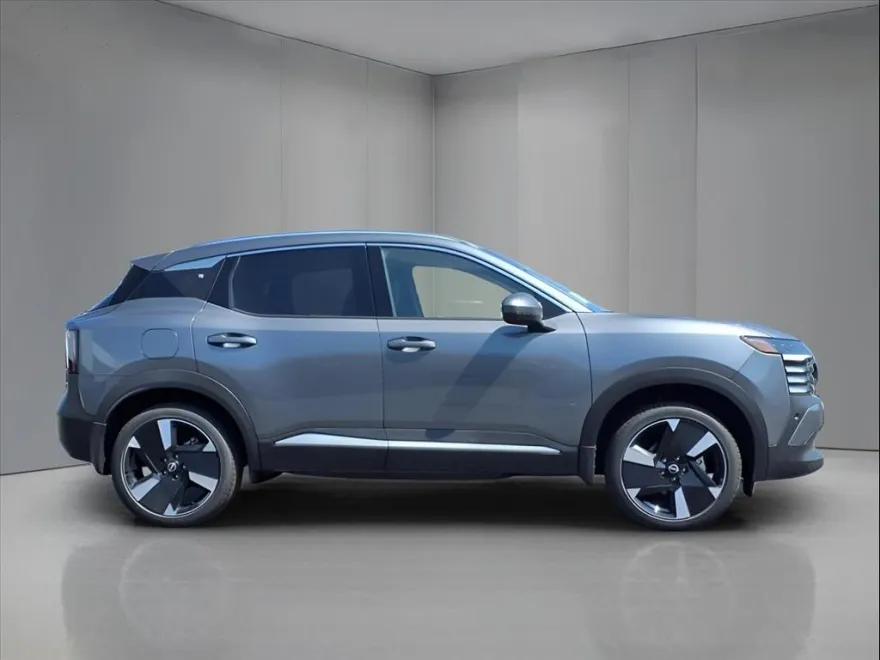 2025 Nissan Kicks SR photo 1