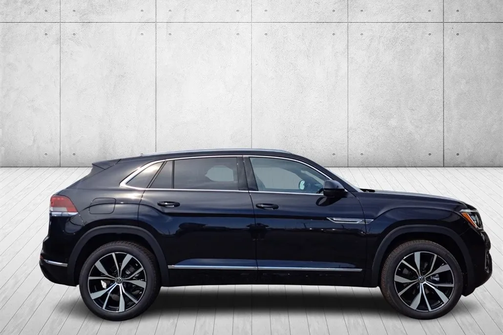 2026 Volkswagen Atlas Cross Sport SEL Premium R-Line photo 1