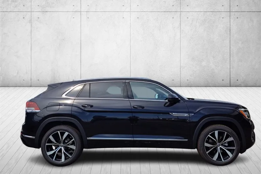 2026 Volkswagen Atlas Cross Sport SEL Premium R-Line photo 1