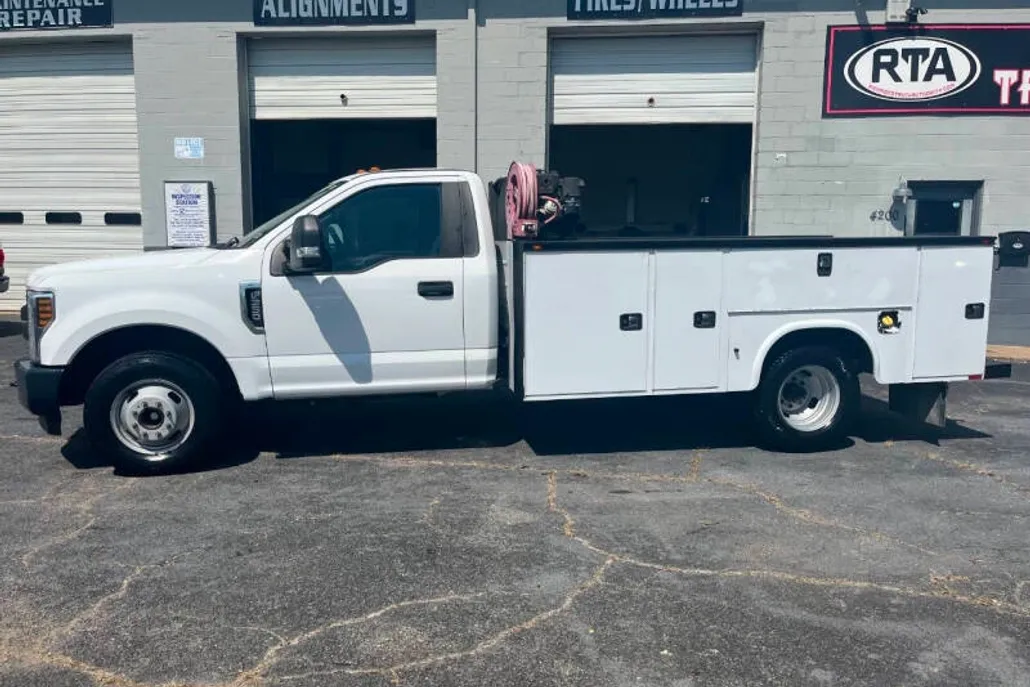 2018 Ford F-350 XL photo 1