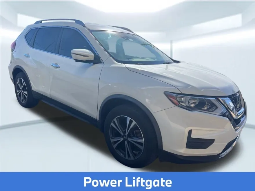 2020 Nissan Rogue SV photo 1